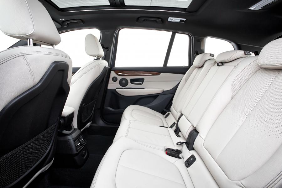 Интерьер BMW 220d xDrive Gran Tourer Luxury Line 2015 года  (фото 32 из 32)